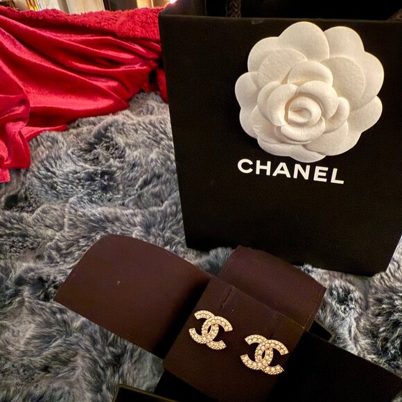 Authentic CHANEL CC EARRINGS